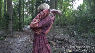 MoxieFilms - Méretes keblű hippi csajszika