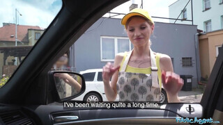 Public Agent - Molly Devon a dögös vékony gádzsi