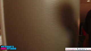 Kennedy Leigh és Ashlyn Molloy édeshármasban kefélnek - Naughty America