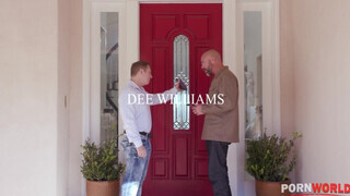 Dee Williams kettő fügyit kap