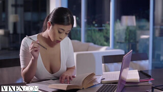 VIXEN - Jade Kush a izgató ázsiai szuka