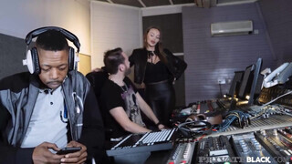 PrivateBlack - Stacy Cruz élvezi a hatalmas cerkát