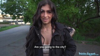 Public Agent - Alicia Trece a fogszabályzós dél amerikai nőci