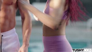 TUSHY - Ember Snow az popsi szerető milf