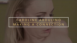 Caroline Ardulino fiatalabb csávóval hancúrozik