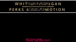 Karups - Whitney Morgan hancúrozik a zsenge csávóval