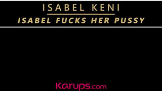 Isabel Keni imádja a műfütyit