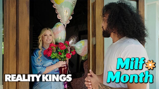 REALITY KINGS - Jenna Starr a termetes fenekű mami