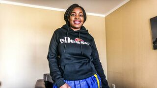 Afrikai iskolás maca munkát keres a tanulmányaihoz