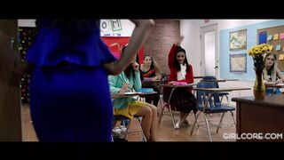 Angela White és Georgia Jones megbüntetik a céda fiatal diákokat