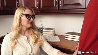 Csinos 40-es Julia Robbie és a zsenge fickó