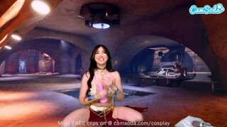 Princess Leia cosplayban élvezi a gigászi cicis fekete szépség játékát