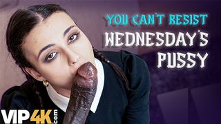 Lispy wednesday kufircolta a nevelő apa gigászi faszát mint egy igazi kutyaként