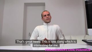 Vadító milf ügynök teszteli a brutális pasit