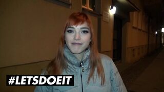 Lullu Gun és Anny Aurora megosztják a termetes csoki fazt kint a vadonban