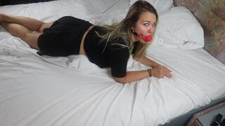 Pénz vagy segg? az amatőr zsenge inkább segggel fizet és beleélvezést kap