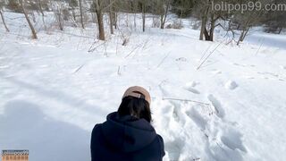 Ázsiai fitnesz nőci keményen megkefélve a hidegben -20°c-on