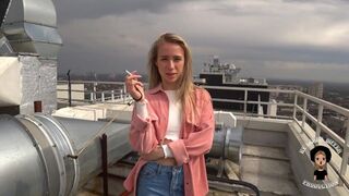 Csábos cafka majdnem lenyelte a hímvesszőt az utcán