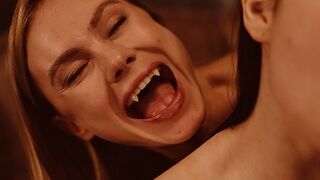 Világos Szőke Vámpír Nancy Ace Uralja Matty Milát a Vampired Csatornán - Szexy Leszbi Jelenet Vörös Harapásokkal
